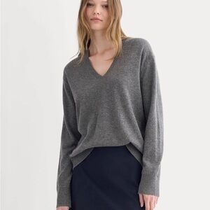 Everlane Charcoal Cashmere V-Neck Sweater